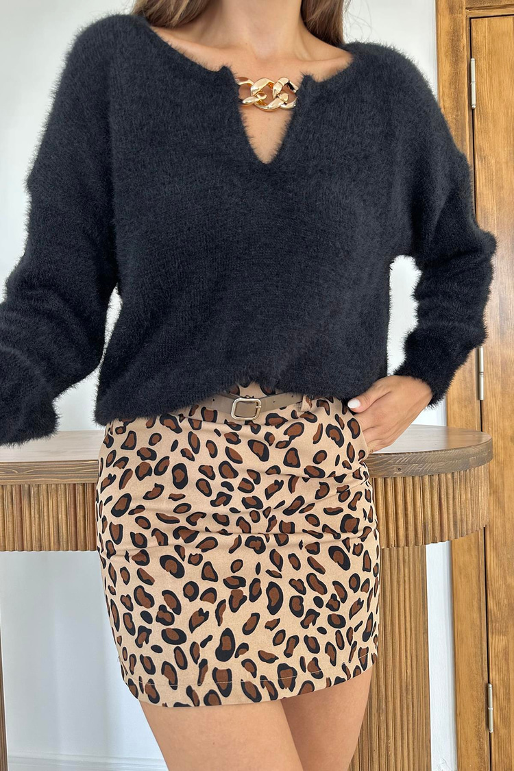 Black Knitted Sweater With Chain Collar
