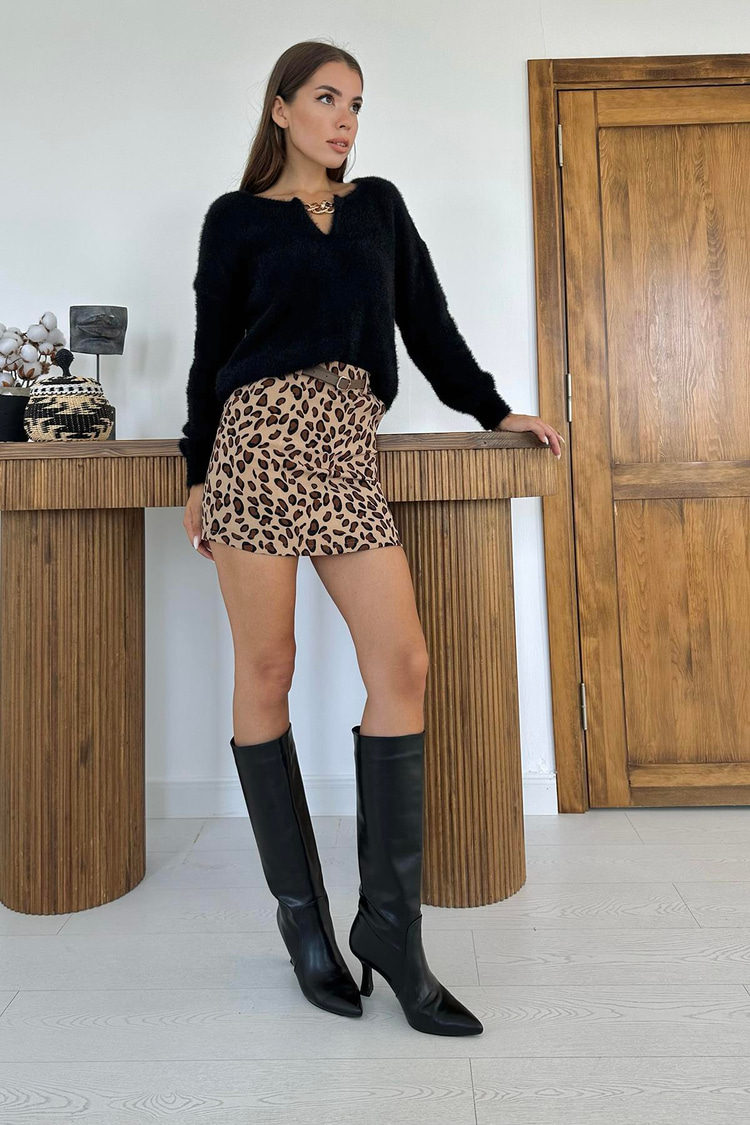 Black Knitted Sweater With Chain Collar