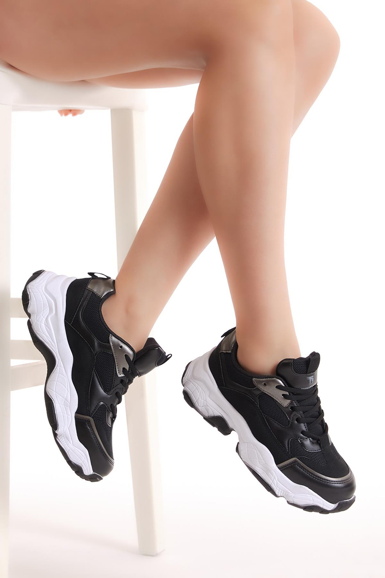 Kadın Siyah Beyaz Poli Taban Nefes Alabilen Kumaş Bağcıklı Sneaker