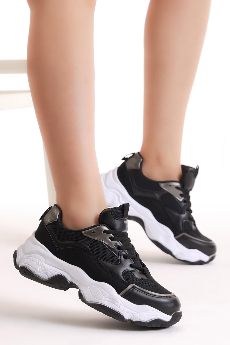 Kadın Siyah Beyaz Poli Taban Nefes Alabilen Kumaş Bağcıklı Sneaker