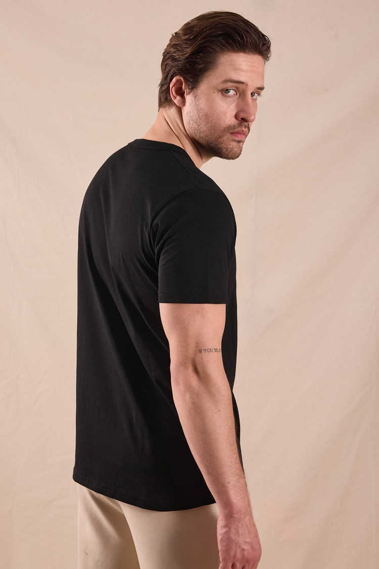 Normal Kalıp Rahat  Basic T-Shirt Erkek Siyah  TBTSHRT010