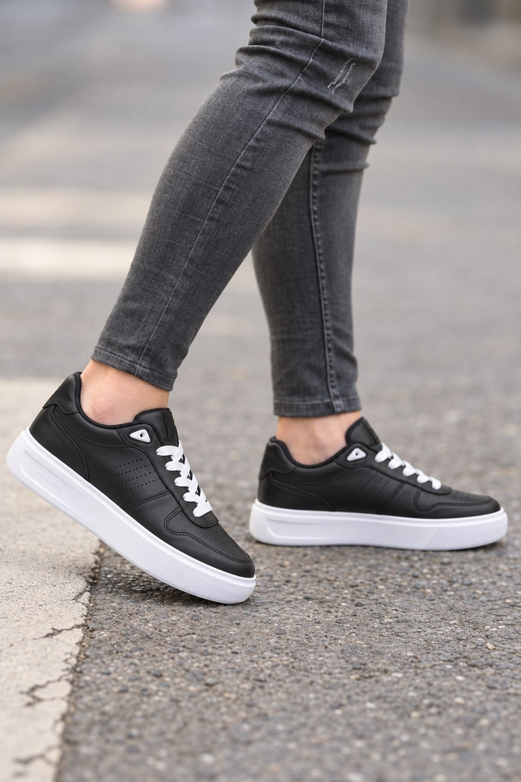 Rahat Kalıp Deri Detaylı Bağcıklı Sneaker Erkek Siyah Beyaz Sneaker TBEKC1903