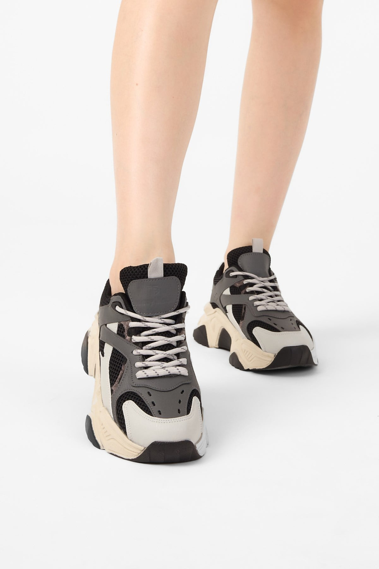 Rahat Kalıp Poli Taban Bağcıklı Sneaker Kadın Füme Gri Sneaker TBCRN1903
