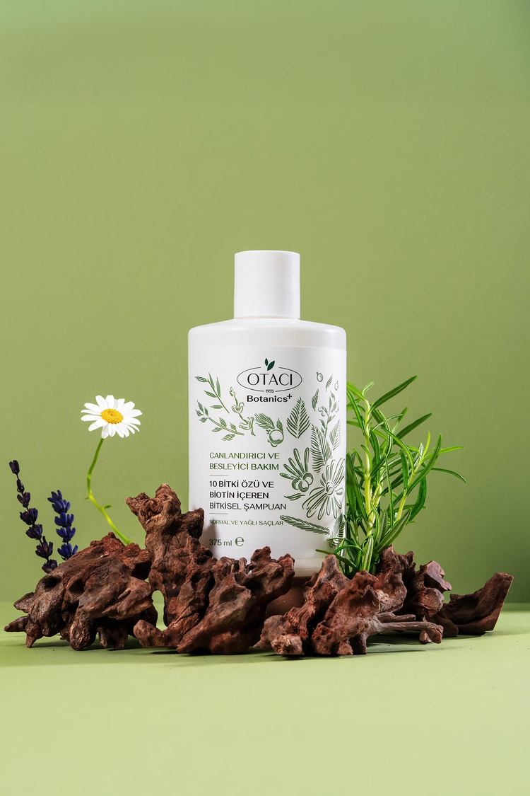 CANLANDIRICI & BESLEYICI BAKIM - 10 BITKI ÖZÜ VE BIOTIN IÇEREN BITKISEL SAMPUAN