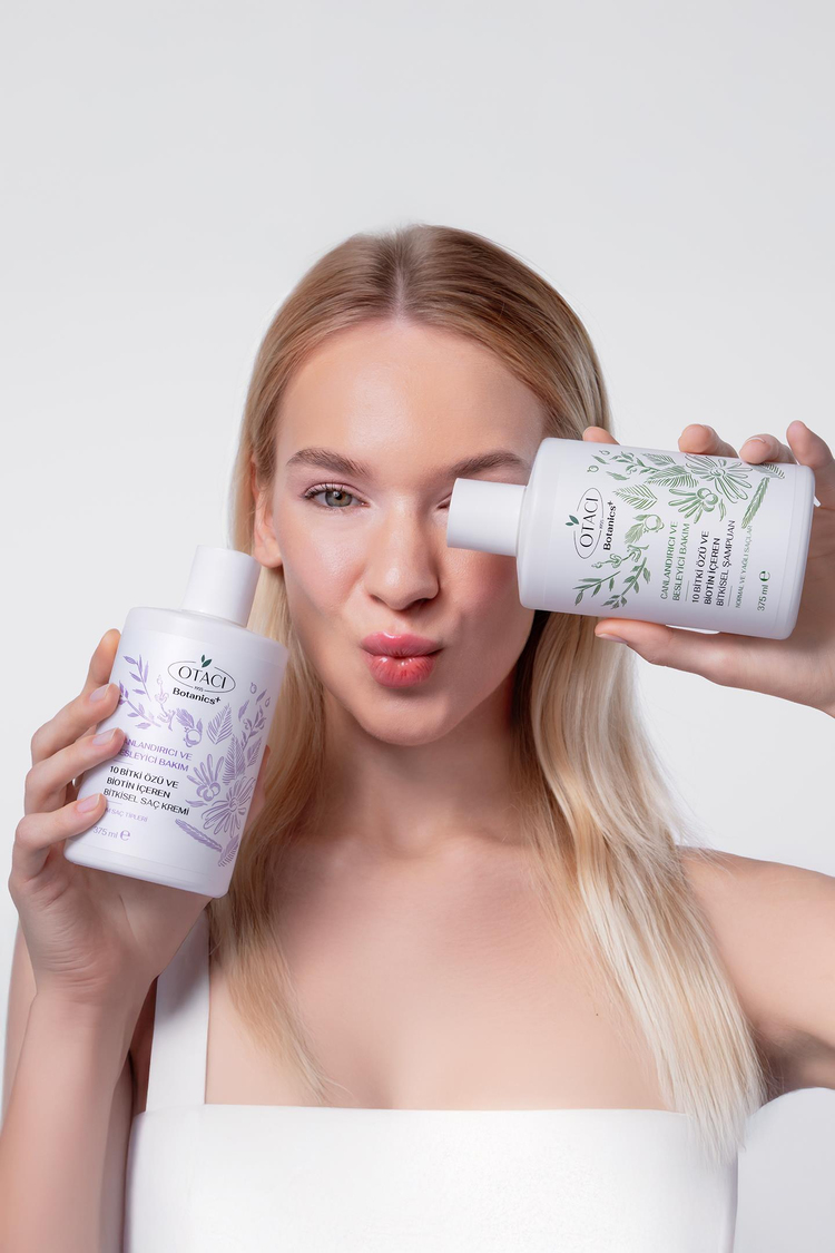 Botanics + Canlandırıcı & Besleyici Bakım- 10 Bitki Özü ve Biotin İçeren Bitkisel Saç Kremi