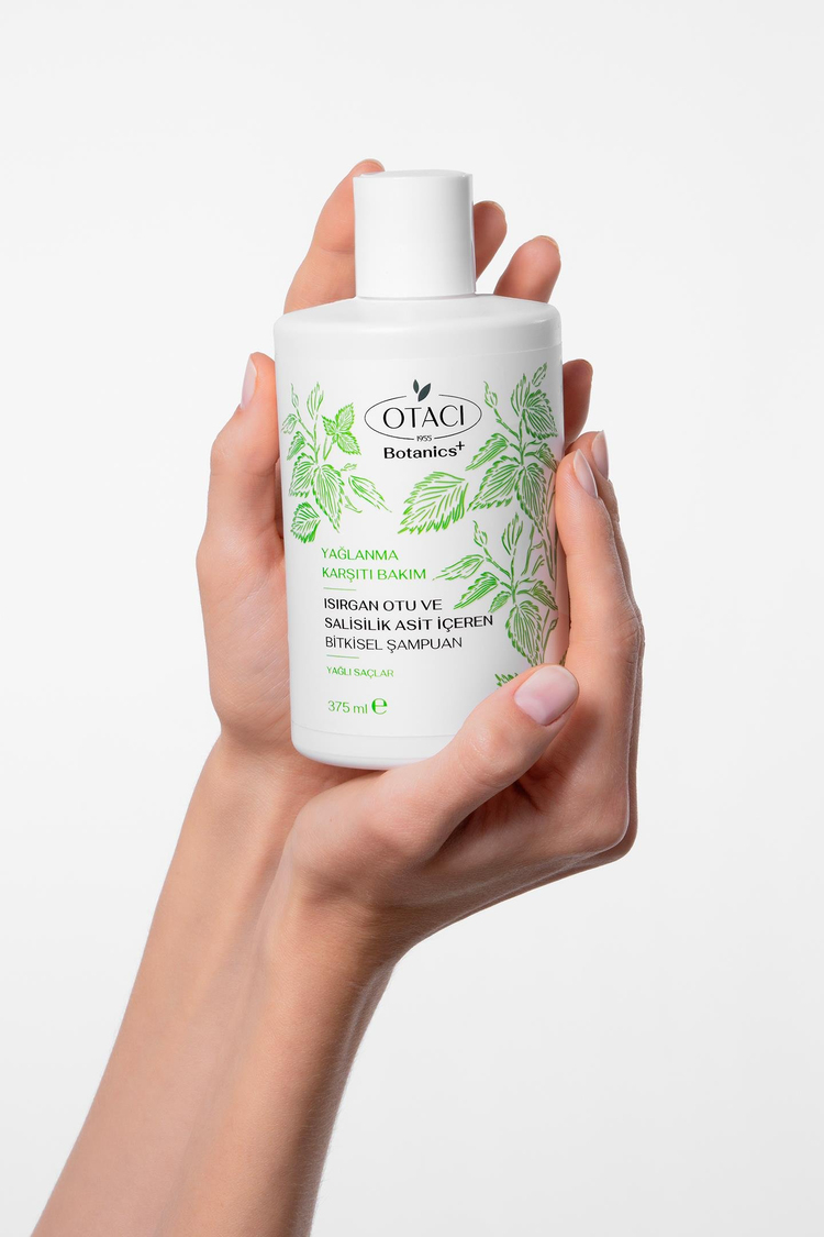Botanics + Yağlanma Karşıtı Bakım - Isırgan Otu ve Salisilik Asit İçeren Bitkisel Şampuan