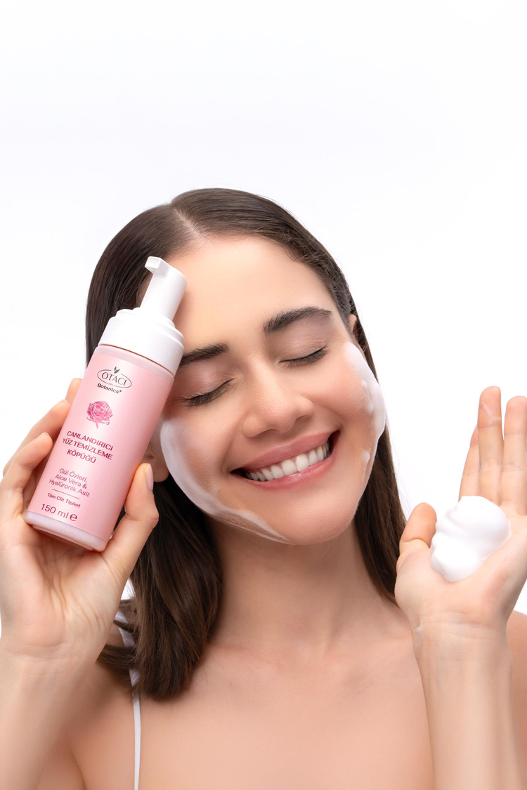 Canlandırıcı Yüz Temizleme  Köpüğü - Gül, Aloe Vera ve  Hyalüronik Asit