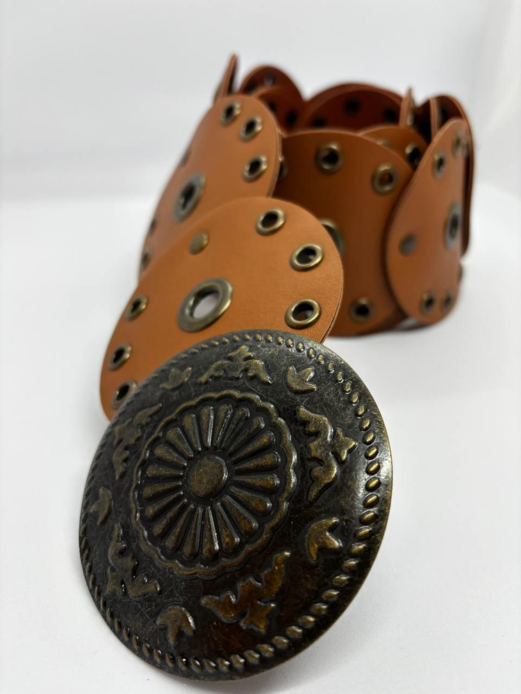 **CAMEL ROUND-STUDDED LEATHER BELT**