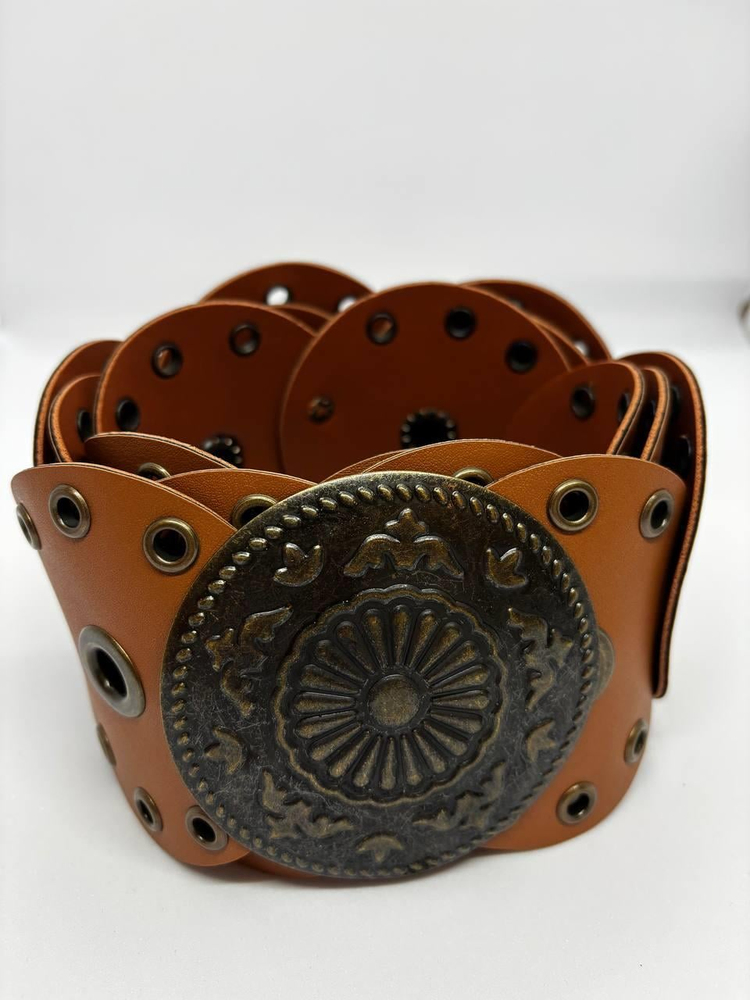 **CAMEL ROUND-STUDDED LEATHER BELT**