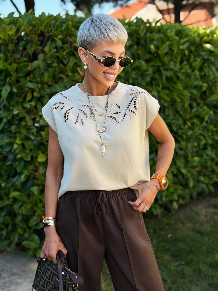 BEJ CUTWORK NAKIŞ DETAY TSHIRT