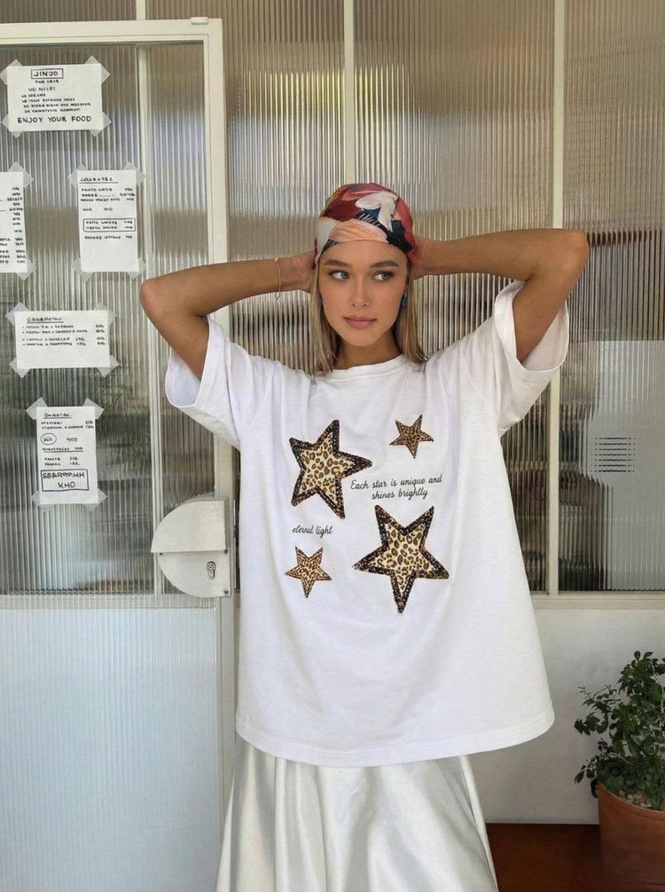 BEYAZ YILDIZ BASKILI LEOPAR DETAYLI TSHIRT 