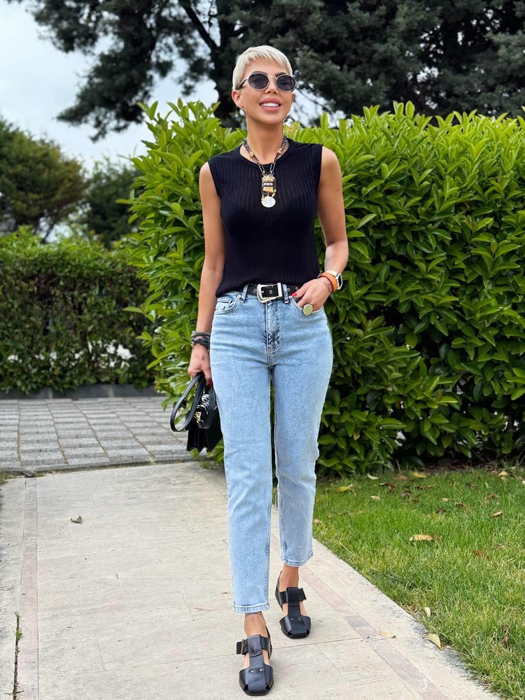 ICE BLUE BELTED MOM-FIT JEANS