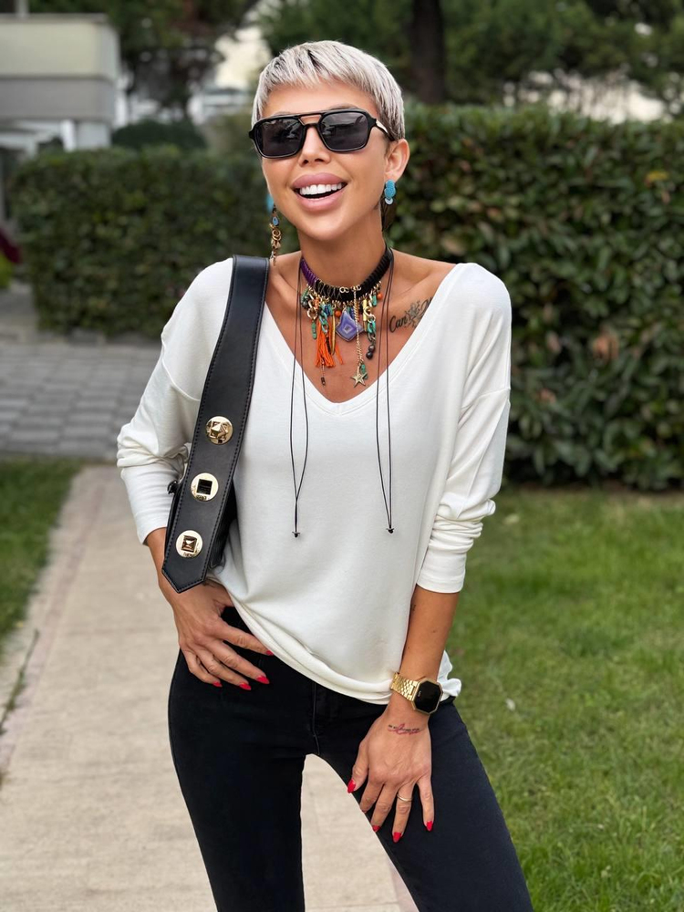 ECRU S.STUDIO FRONT-AND-BACK V-NECK PREMIUM BLOUSE