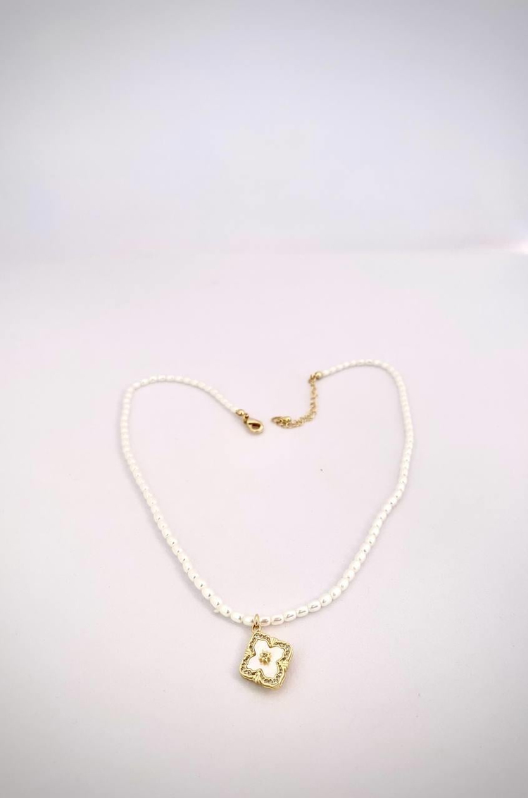 ELEGANT PEARL BLOOM KOLYE