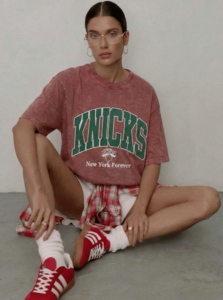 GÜL KURUSU KNICKS BASKILI TSHİRT