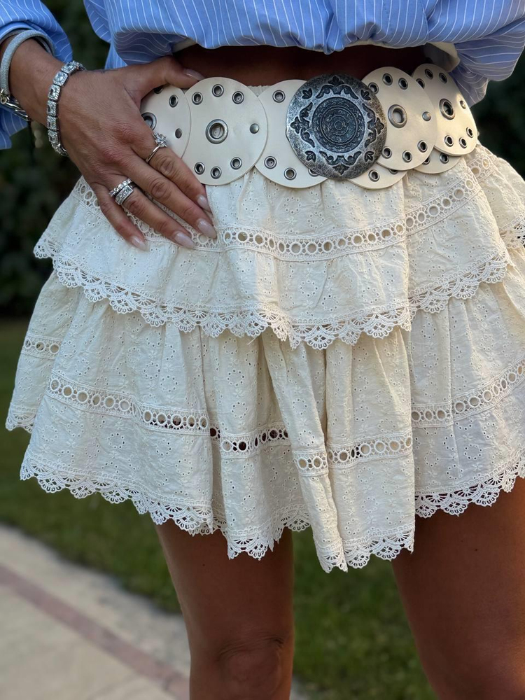CREAM ROUND BUCKLE STUDDED BELT