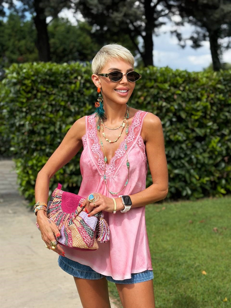 PEMBE ASKILI YAKASI DANTELLİ İPEK BLUZ