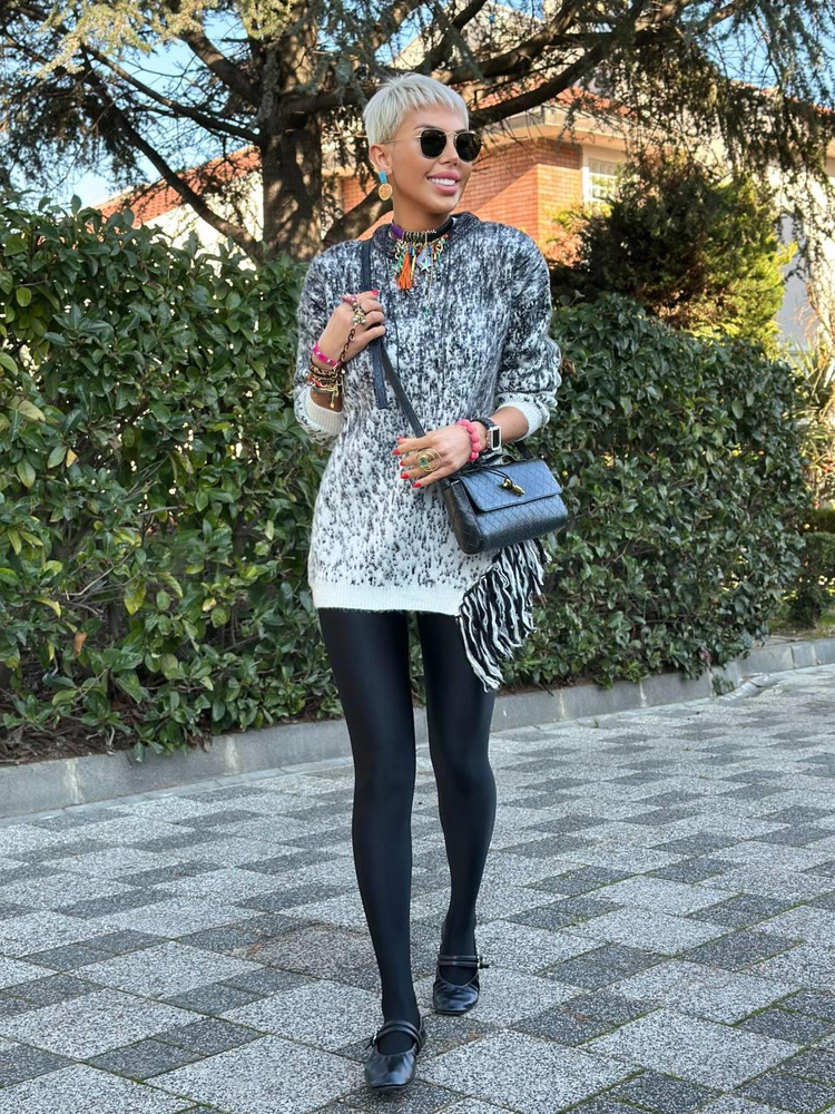 BLACK AND WHITE PATTERNED SWEATER WITH SIDE FRINGES