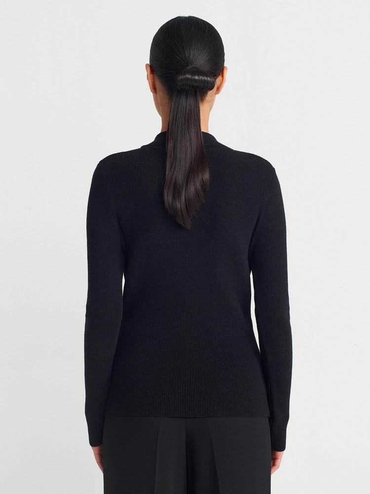 BLACK HIGH-NECK SNAP-BUTTON KNIT SWEATER