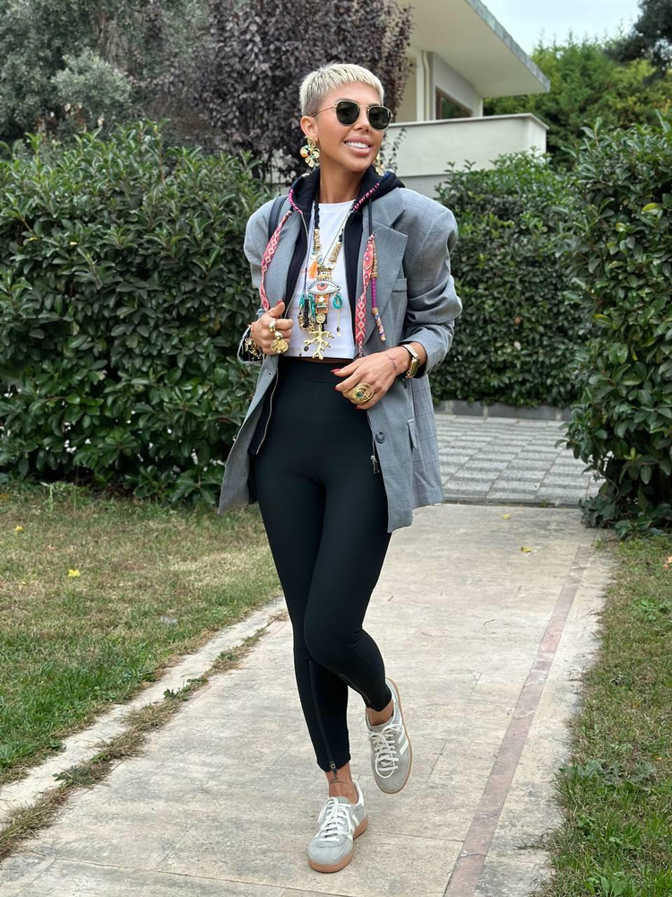 BLACK BIKER-STYLE LEGGINGS WITH ANKLE ZIP DETAIL