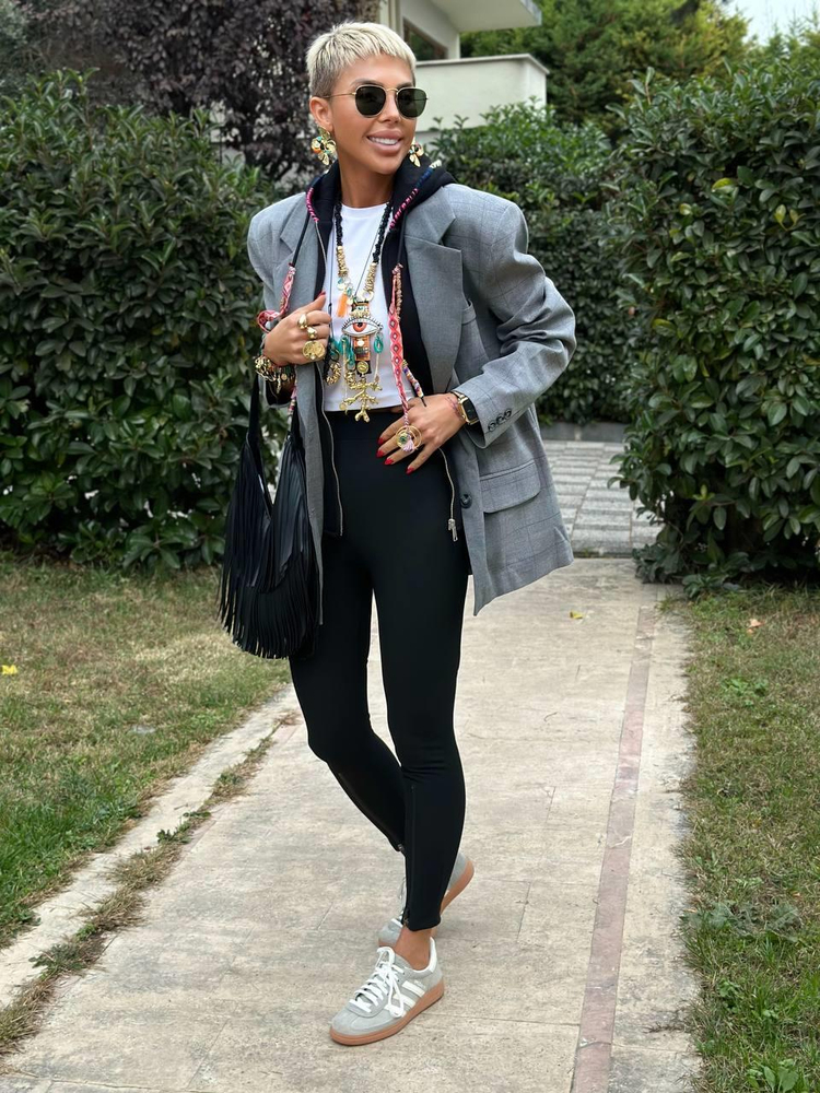 BLACK BIKER-STYLE LEGGINGS WITH ANKLE ZIP DETAIL