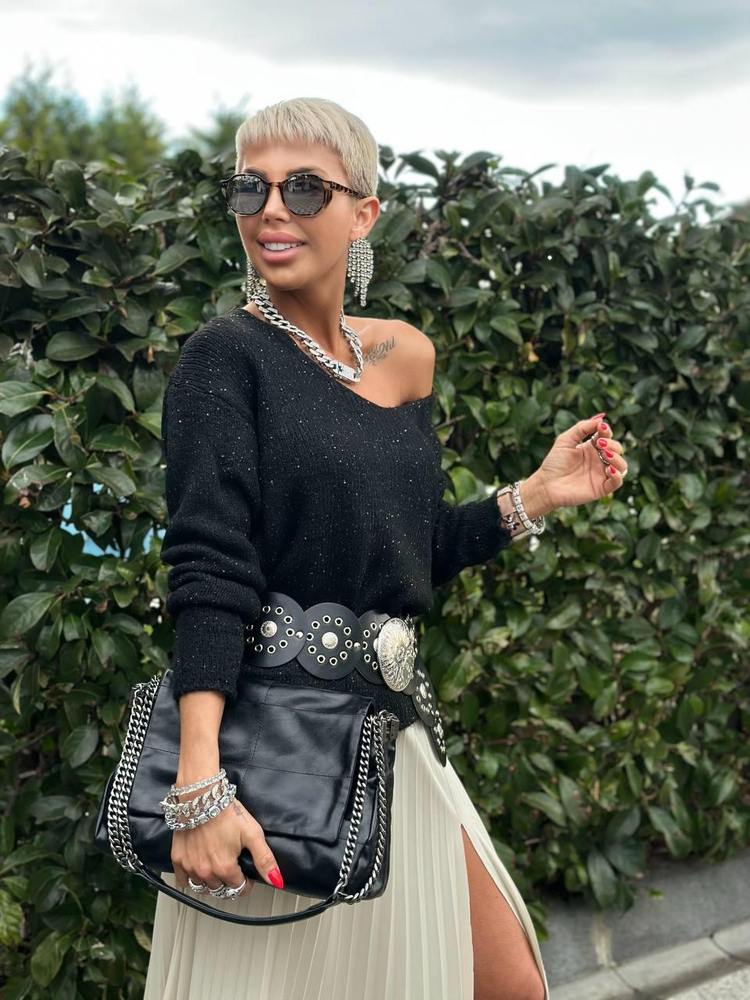 BLACK V-NECK SEQUIN KNIT SWEATER