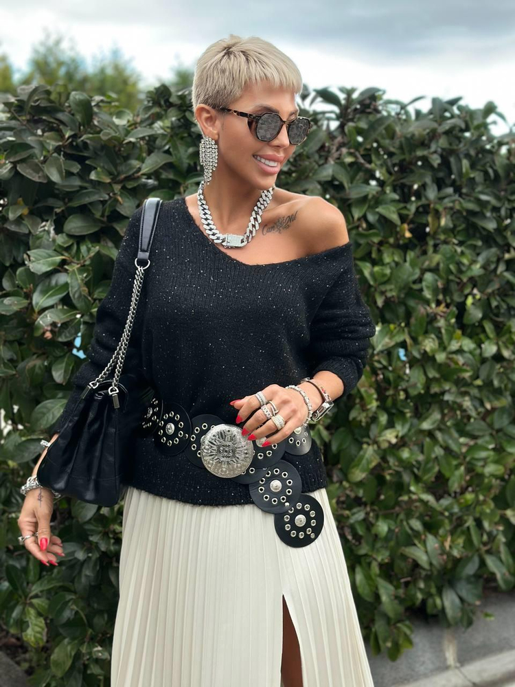 BLACK V-NECK SEQUIN KNIT SWEATER
