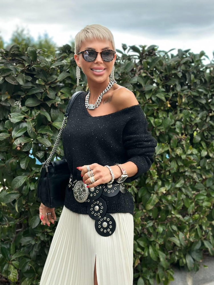BLACK V-NECK SEQUIN KNIT SWEATER