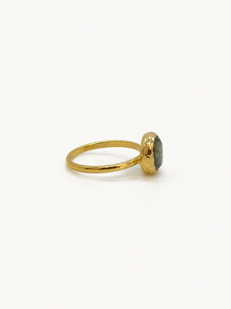 Yeşil Oval Taşlı Gold Yüzük
