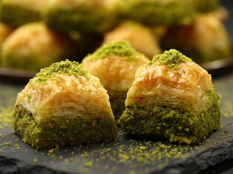 Hazır Yufkadan Kolay ve Lezzetli Baklava Tarifi