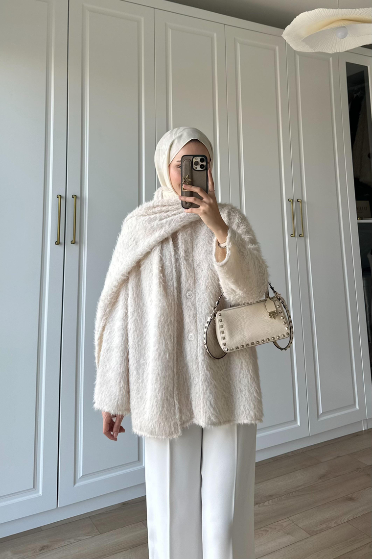 Lilas Atkı Detay Tüylü Ceket - EKRU