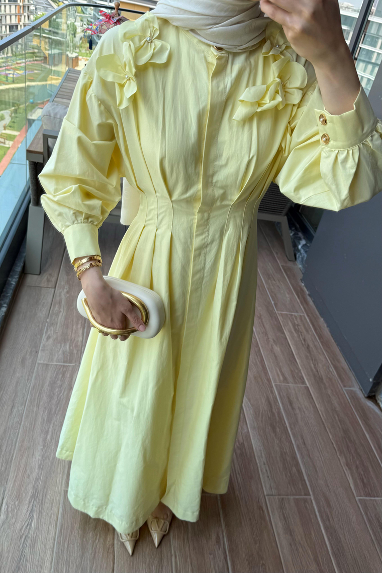 Lora Çiçek Aksesuarlı Elbise - BUTTER YELLOW