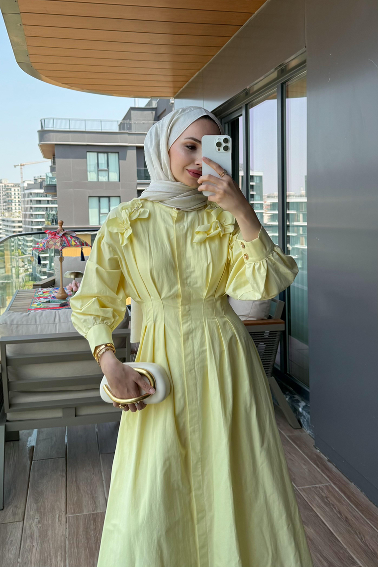 Lora Çiçek Aksesuarlı Elbise - BUTTER YELLOW