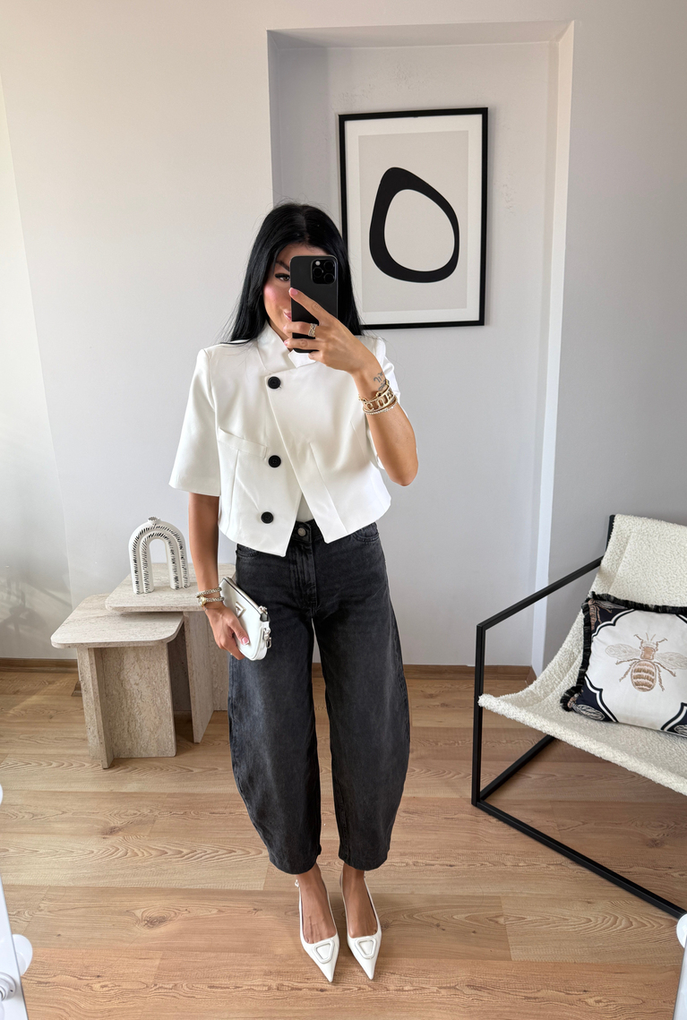BEYAZ DÜĞME DETAYLI CROP CEKET