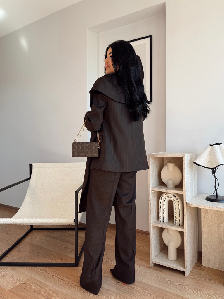 KAHVERENGİ ÇİZGİLİ ŞAL DETAYLI BLAZER PALAZZO TAKIM