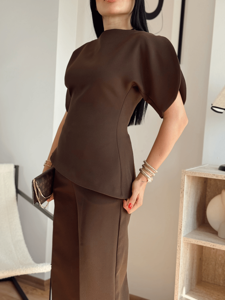 KAHVERENGİ CREP KUMAŞ BEL OTURMALI BLUZ PANTOLON TAKIM