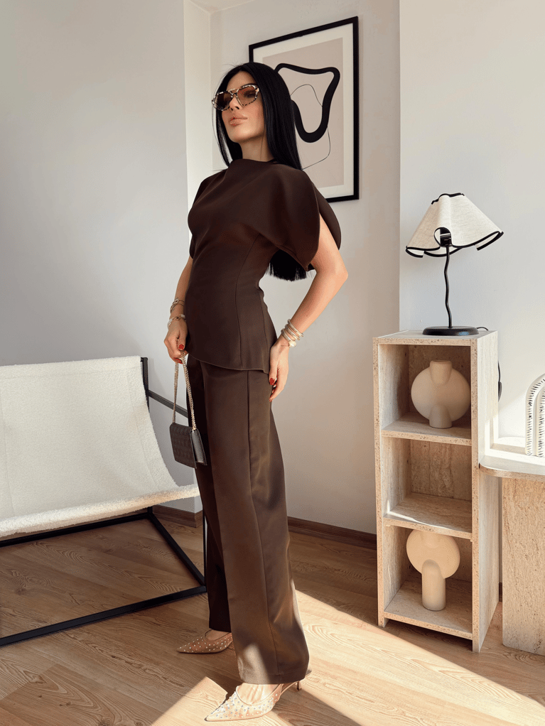 KAHVERENGİ CREP KUMAŞ BEL OTURMALI BLUZ PANTOLON TAKIM