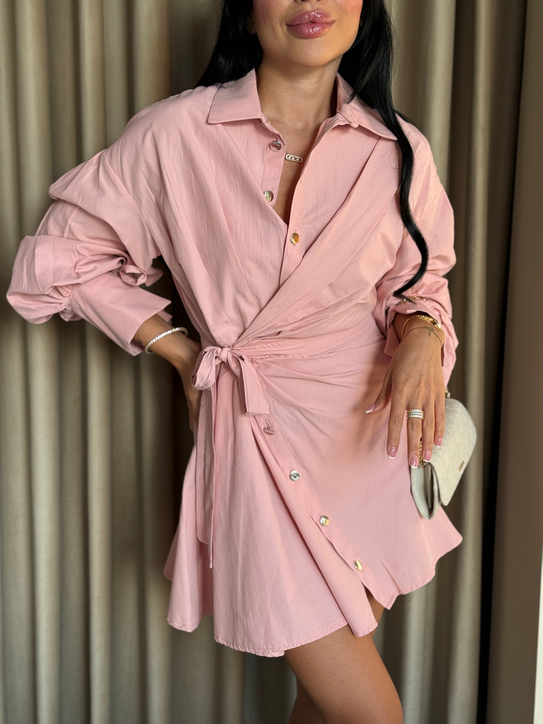PEMBE TASARIM DÜĞME DETAYLI ELBİSE 