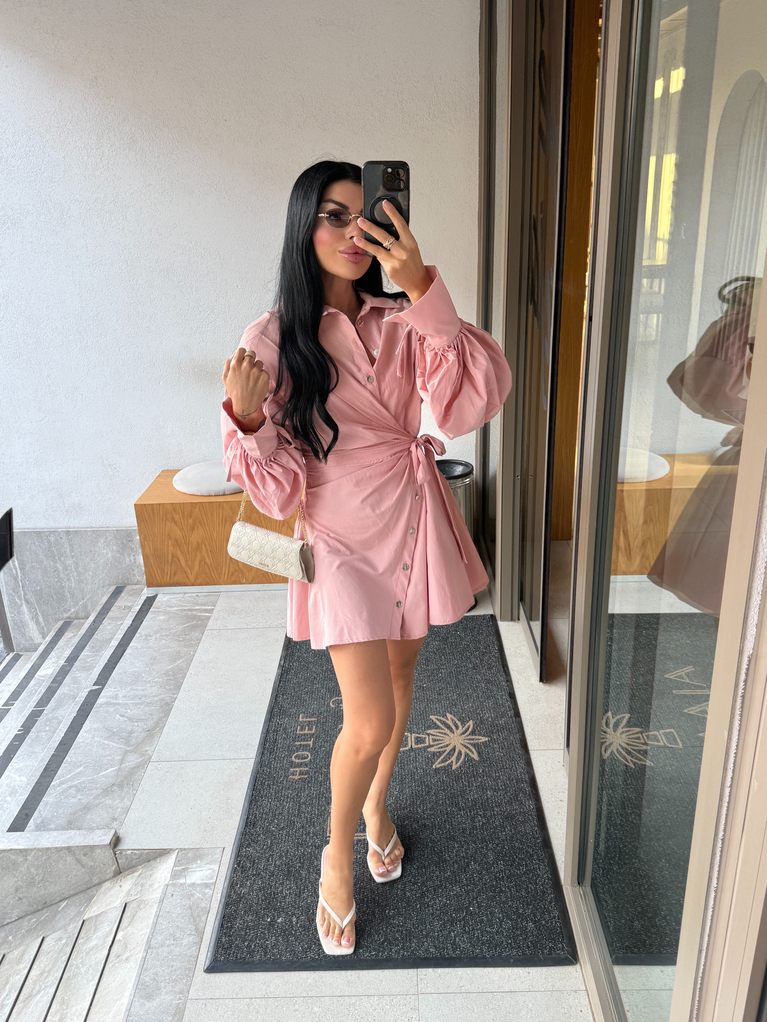 PEMBE TASARIM DÜĞME DETAYLI ELBİSE 