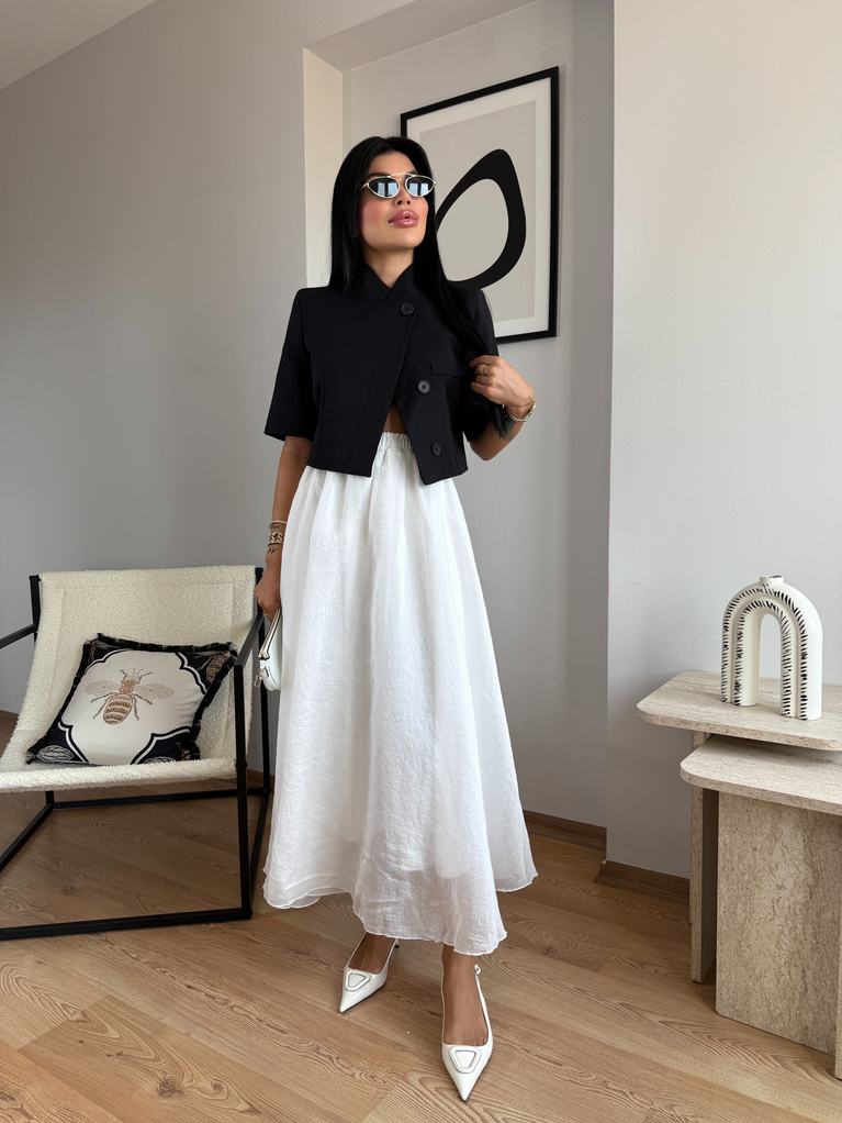SİYAH DÜĞME DETAYLI CROP CEKET