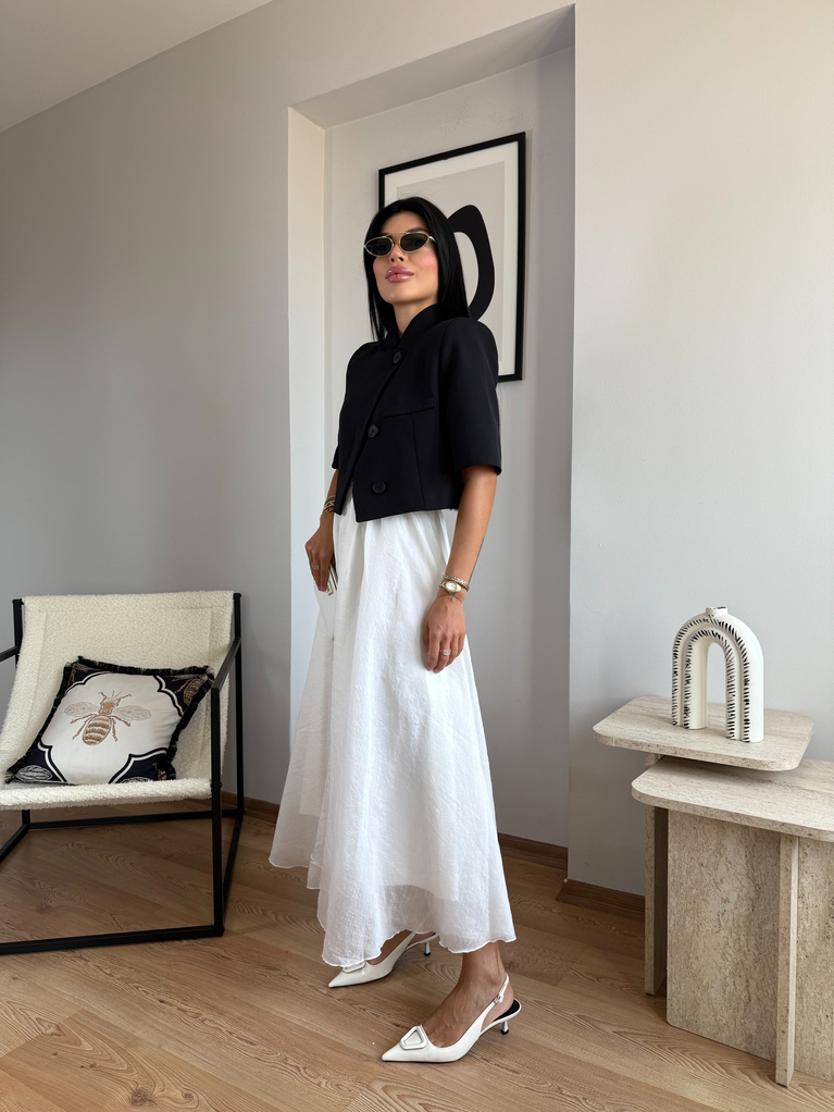 SİYAH DÜĞME DETAYLI CROP CEKET