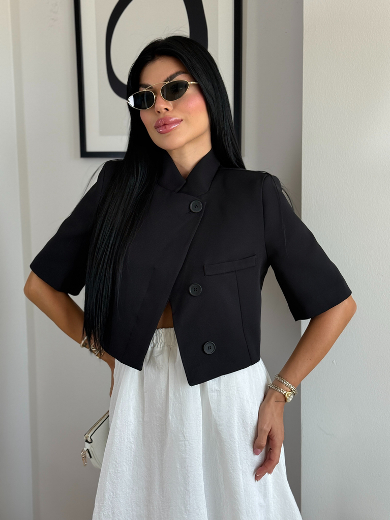 SİYAH DÜĞME DETAYLI CROP CEKET