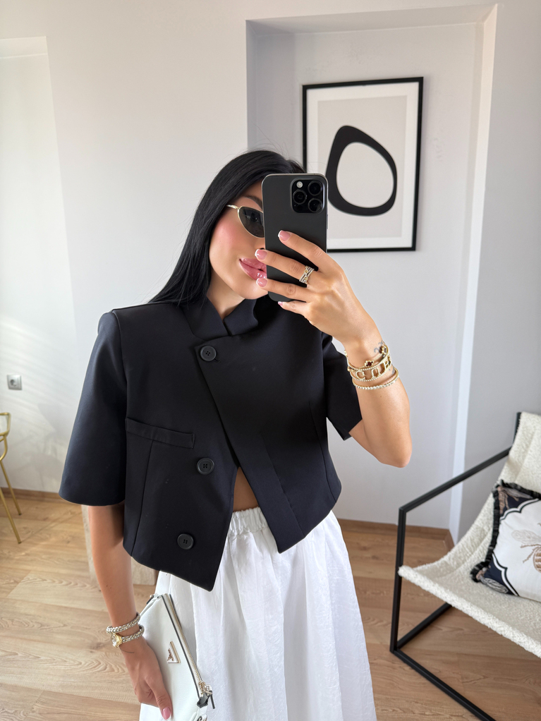 SİYAH DÜĞME DETAYLI CROP CEKET