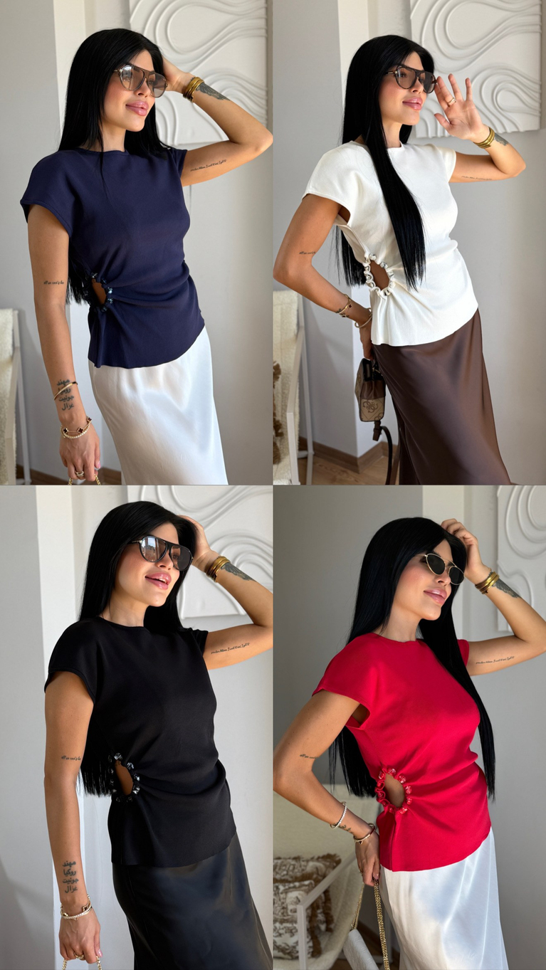 YANLARI DEKOLTELİ VE TAŞLI KISA TRİKO BLUZ