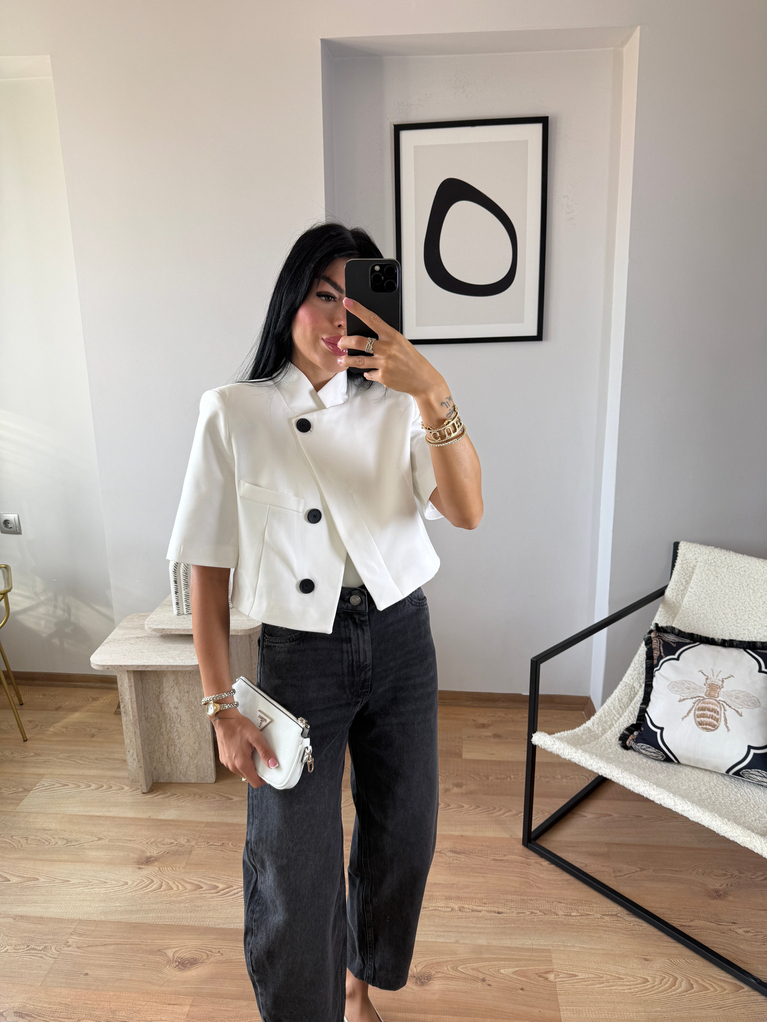 BEYAZ DÜĞME DETAYLI CROP CEKET