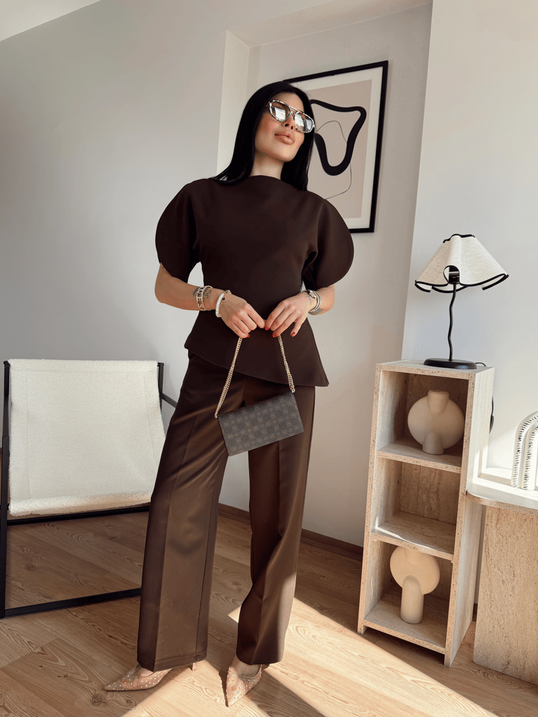 KAHVERENGİ CREP KUMAŞ BEL OTURMALI BLUZ PANTOLON TAKIM