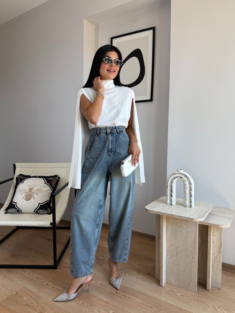 PELERİN MODEL DİK YAKA BEYAZ BLUZ
