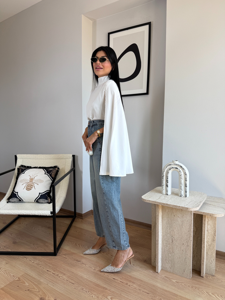 PELERİN MODEL DİK YAKA BEYAZ BLUZ