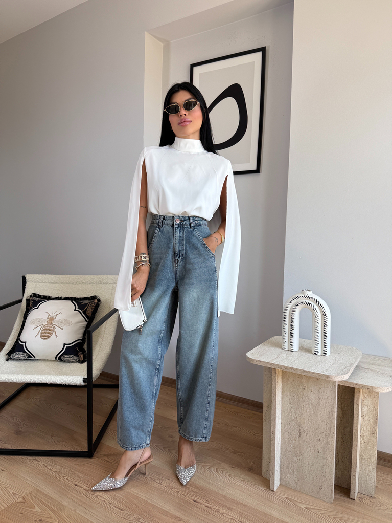 PELERİN MODEL DİK YAKA BEYAZ BLUZ