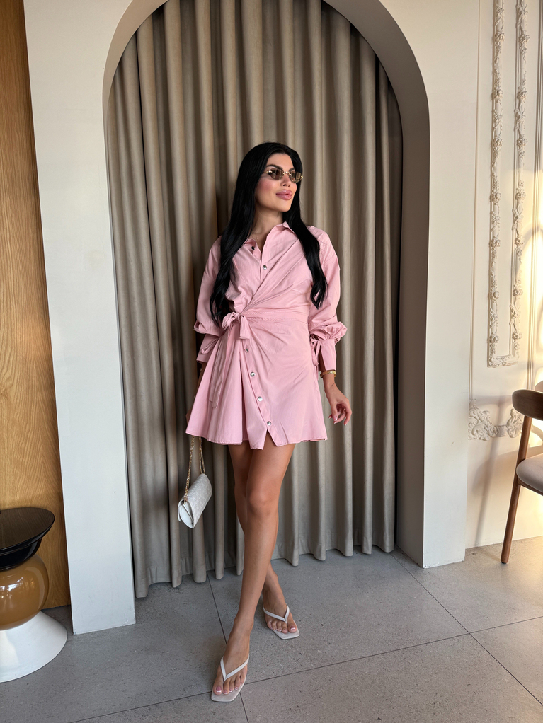 PEMBE TASARIM DÜĞME DETAYLI ELBİSE 